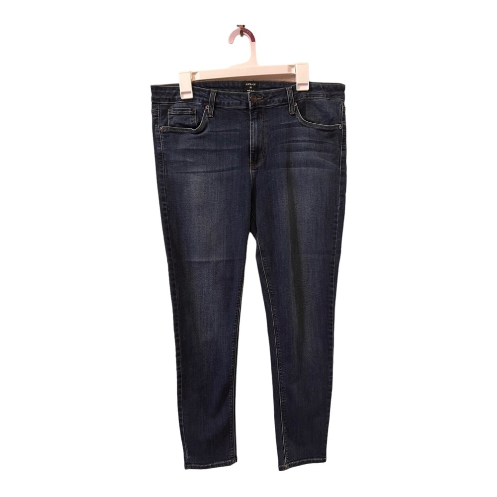 NWOT JUST BLACK JEANS